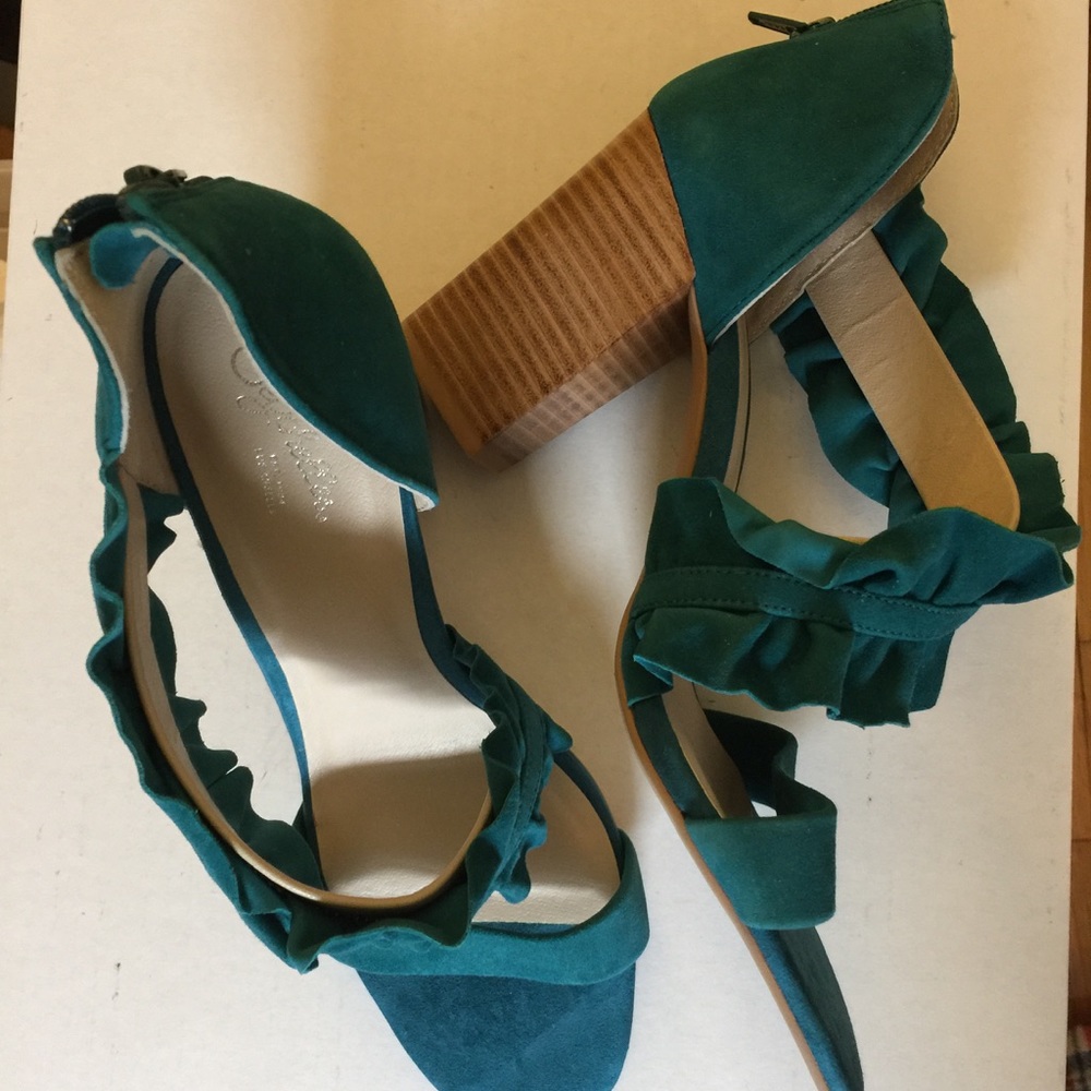 Liendo by Seychelles Ruffled Wrap Heels - Picture 6 of 6